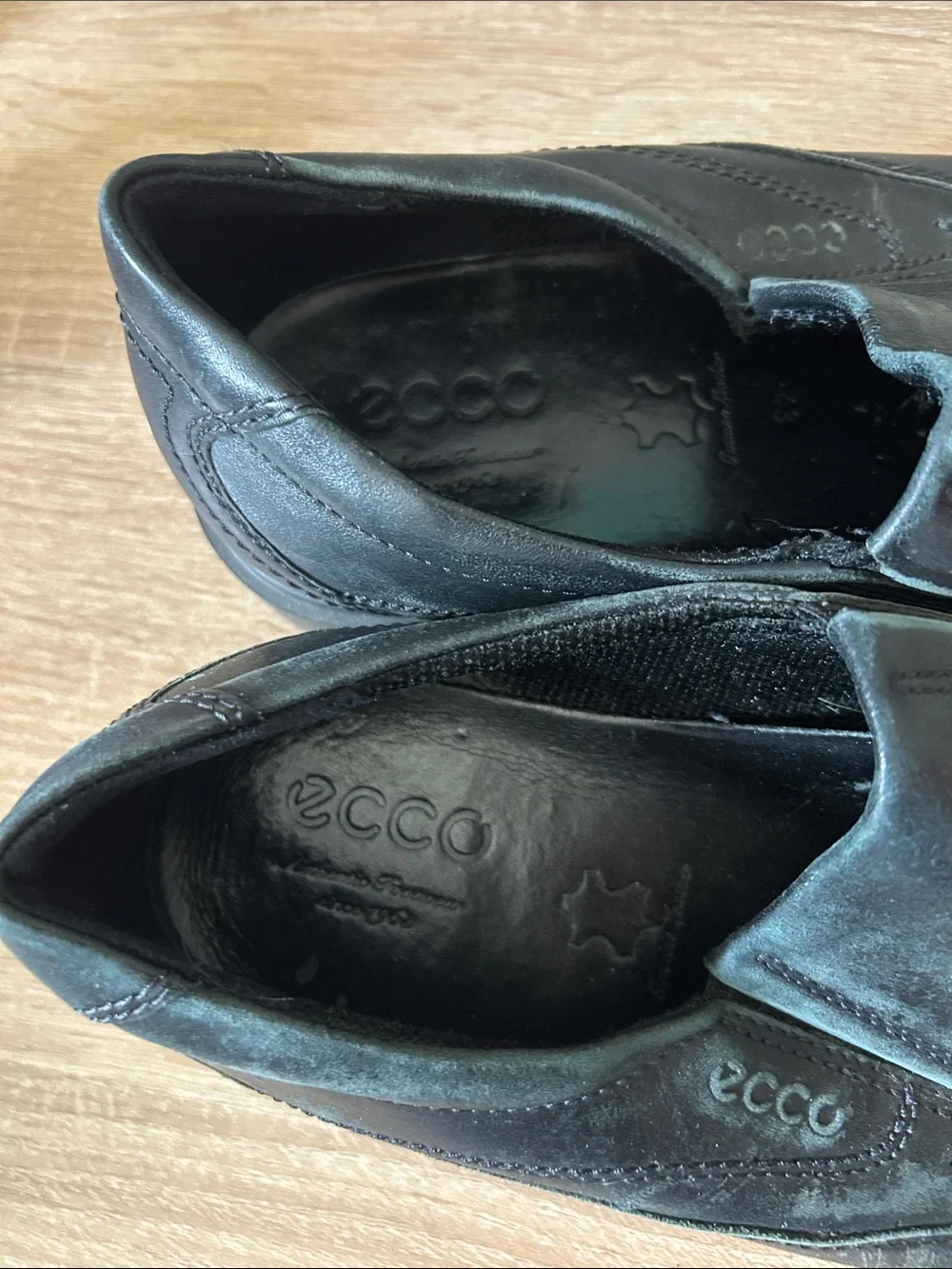 Ecco Black Men’s Leather Slip-On Loafers